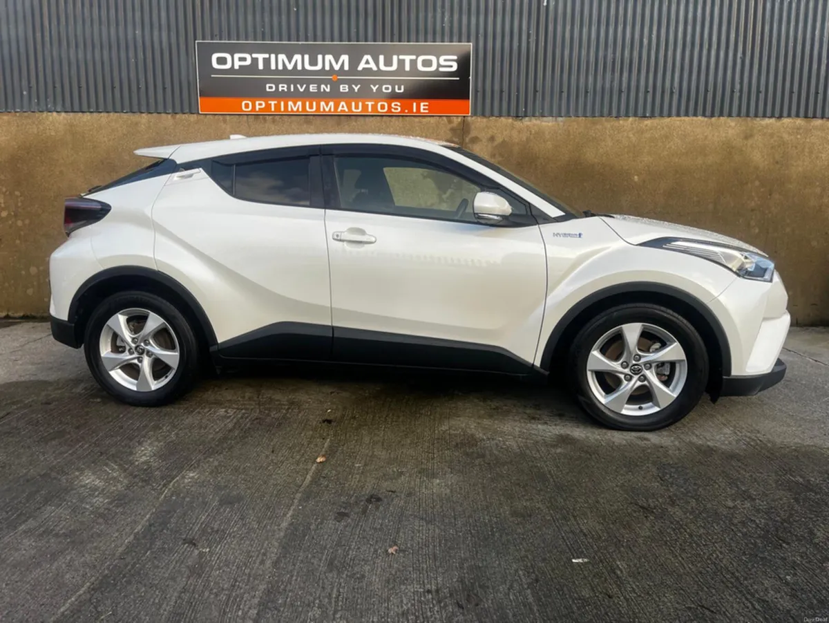 Toyota C-HR Toyota C-HR 1.8 self charging hybrid - Image 1