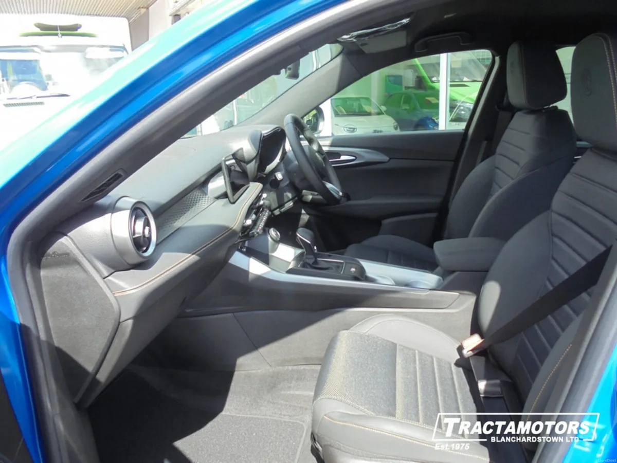 Alfa Romeo Tonale SPECIAL PHEV 1.3 280BHP - Image 3