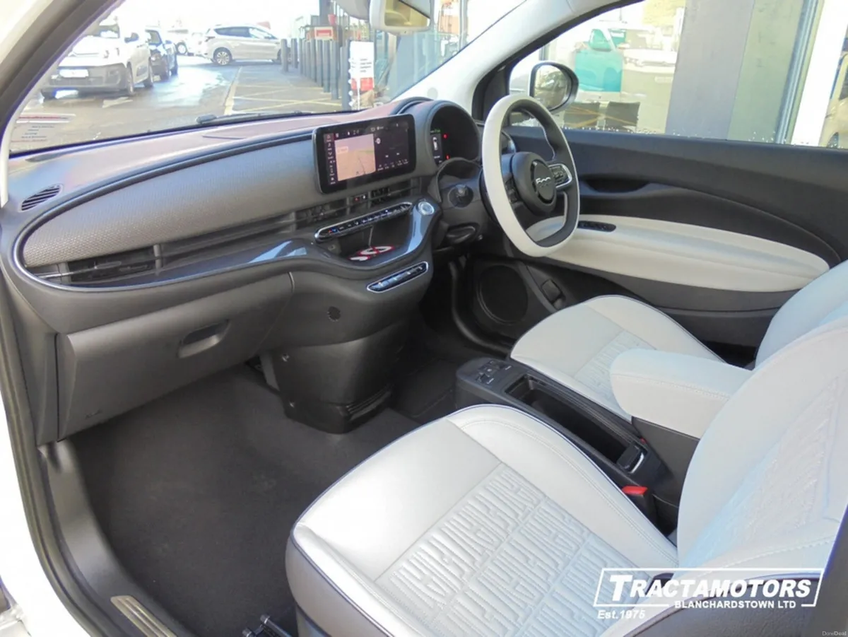 Fiat 500e LA PRIMA BOCELLI TOP SPEC 42KW BATTERY - Image 3