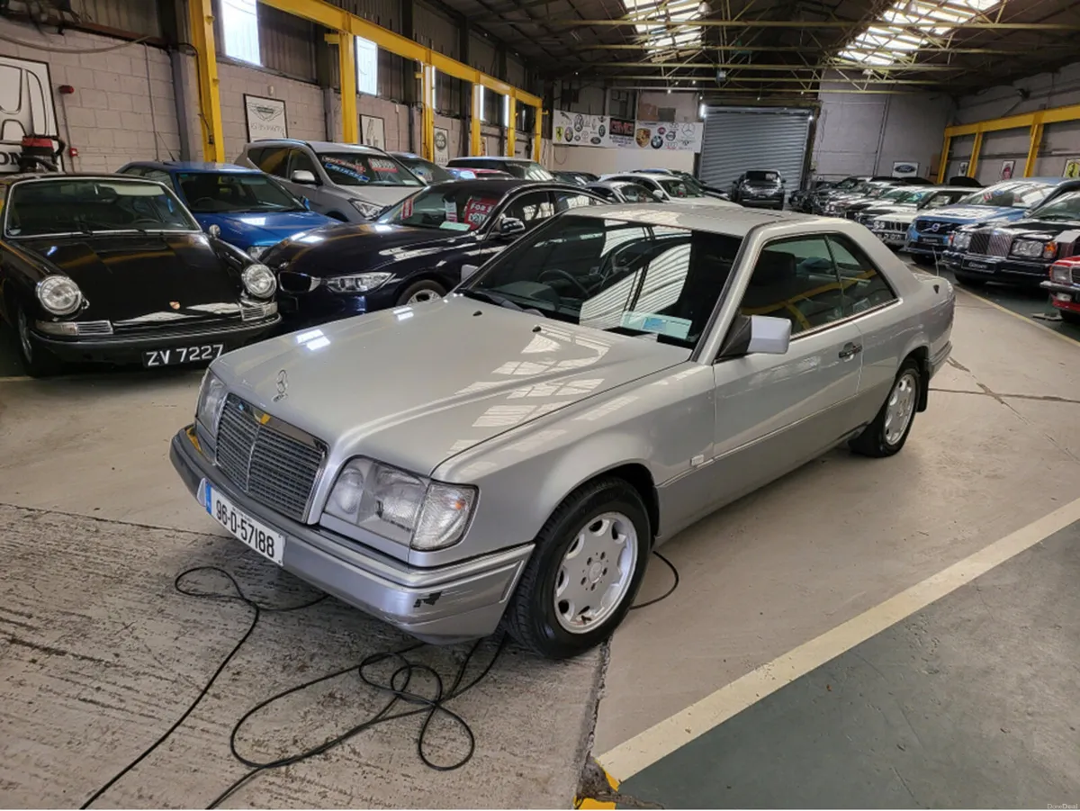 Mercedes-Benz E-Class E200 COUPE // CLEAN EXAMPLE - Image 4