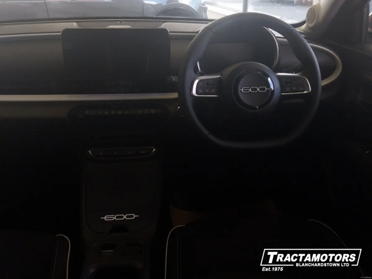 Fiat 600 DOLCE VITA HYBRID 100HP 1.2 PETROL - Image 2