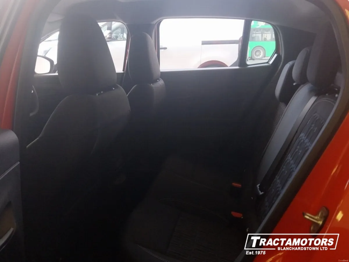 Fiat 600 DOLCE VITA HYBRID 100HP 1.2 PETROL - Image 4