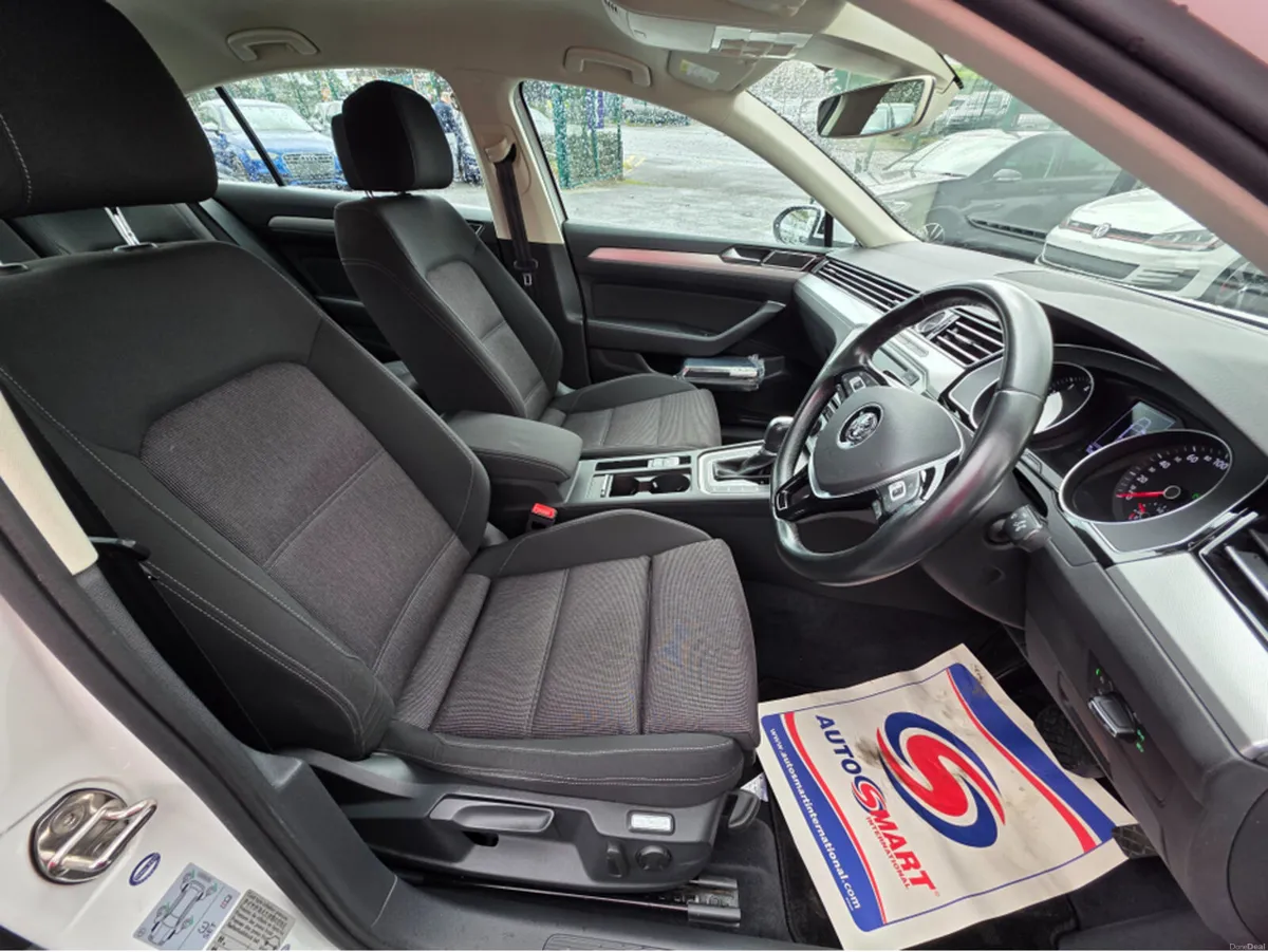 Volkswagen Passat SALOON 1.4 TSI HIGHLINE ELECTRIC - Image 3
