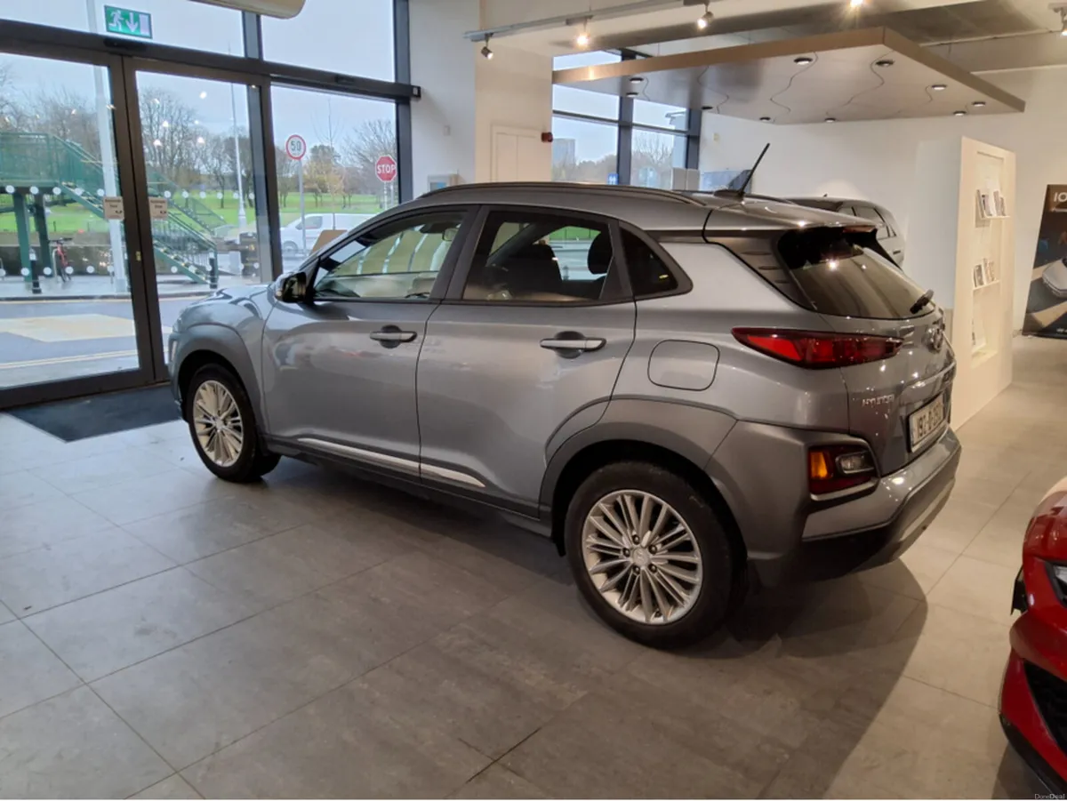 Hyundai KONA EXECUTIVE - Image 3