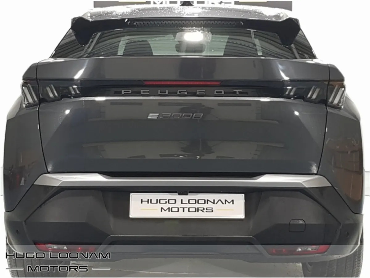 Peugeot 3008 eAllure 73kWh 210bhp - Image 6