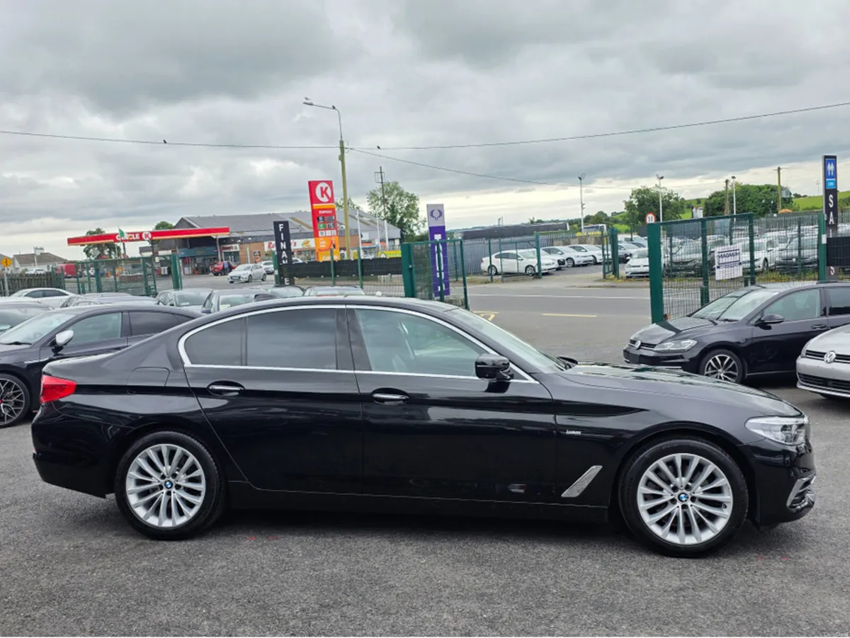 BMW 5-Series 523D LUXURY - CARPLAY NAVIGATION EDIT - Image 6