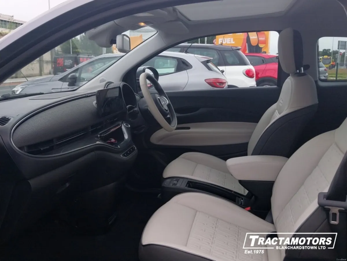 Fiat 500e LA PRIMA 42KWH 3DR AUTO - Image 3