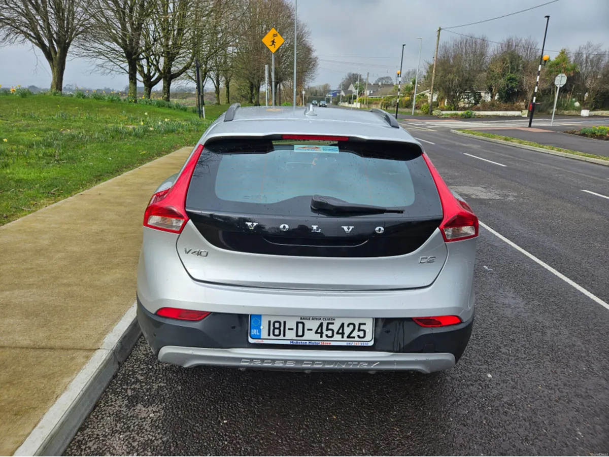 Volvo V40 CROSS COUNTRY D2 PLUS ED 5DR - Image 6
