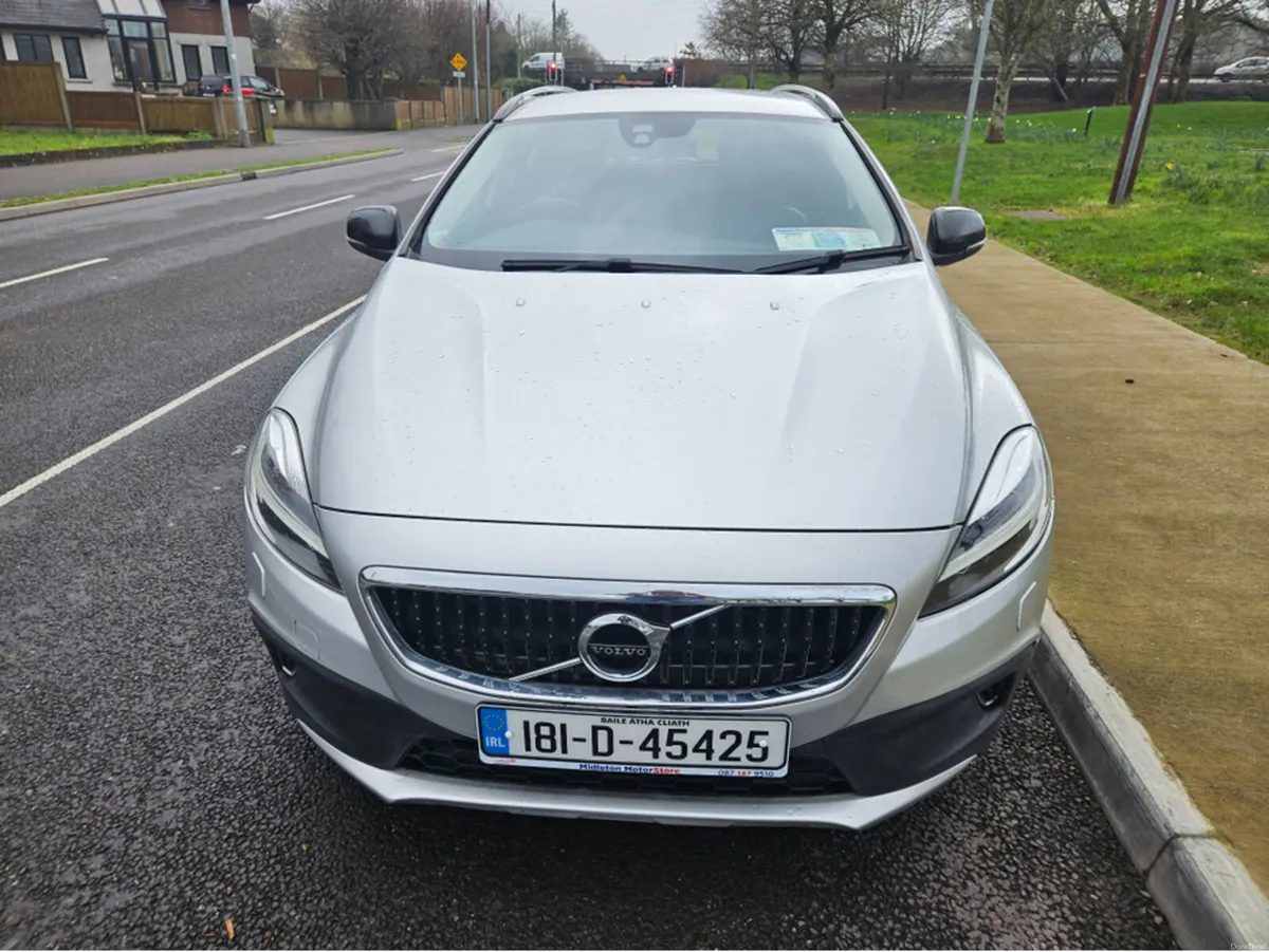 Volvo V40 CROSS COUNTRY D2 PLUS ED 5DR - Image 2