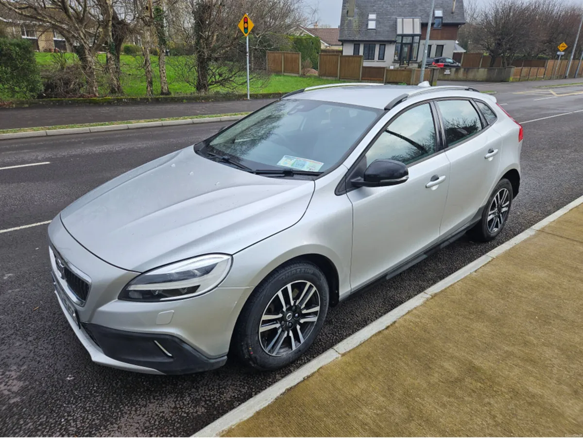 Volvo V40 CROSS COUNTRY D2 PLUS ED 5DR - Image 3
