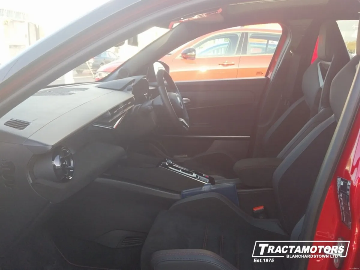 Alfa Romeo Junior VELOCE 54KWH 280HP BEV - Image 4