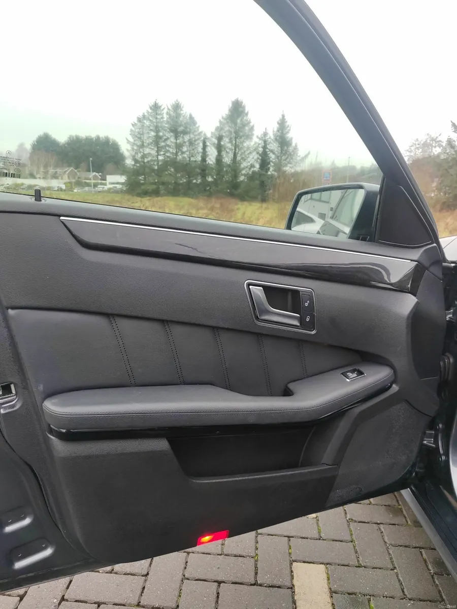 Mercedes-Benz E-Class 2012 - Image 4