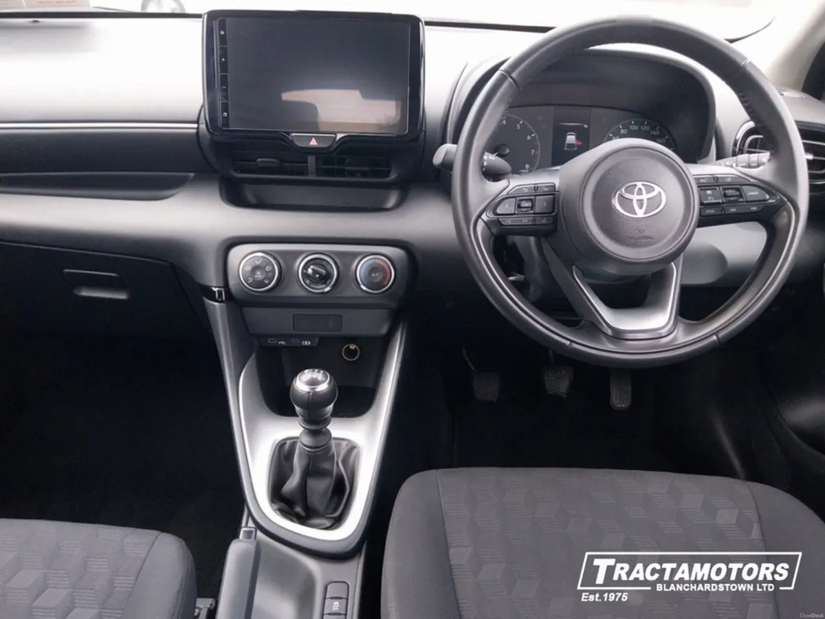 Toyota Yaris 1.5 LUNA - Image 2