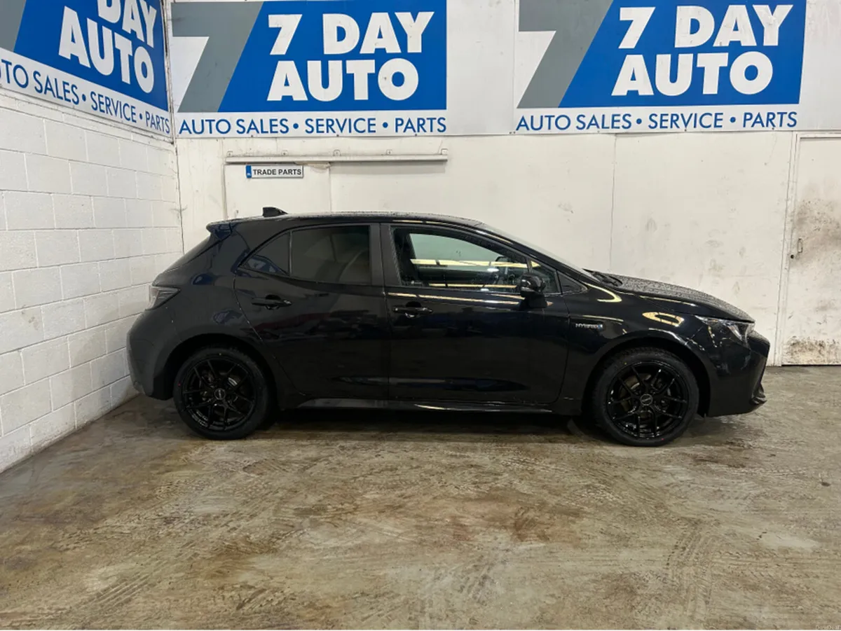 Toyota Corolla HYBRID LUNA H/B 4DR AUTO - Image 3