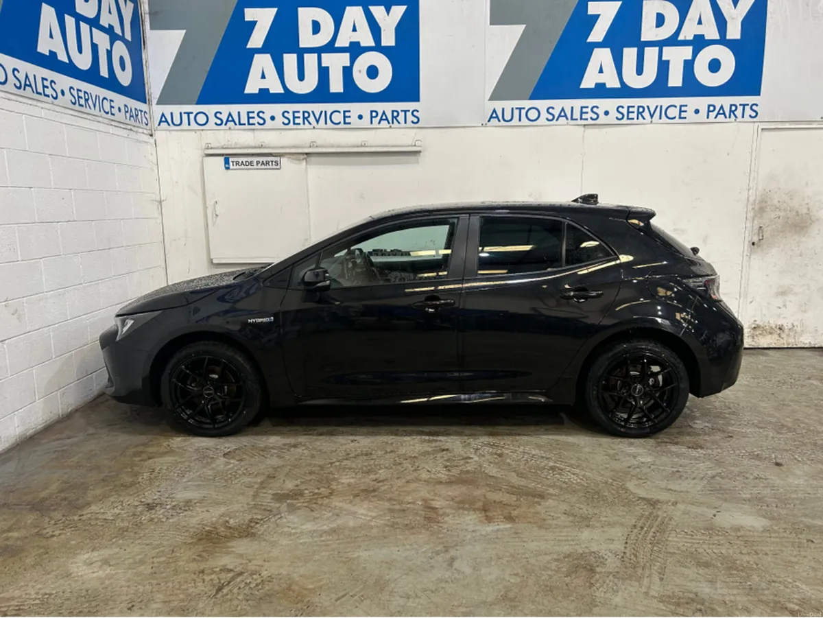 Toyota Corolla HYBRID LUNA H/B 4DR AUTO - Image 4