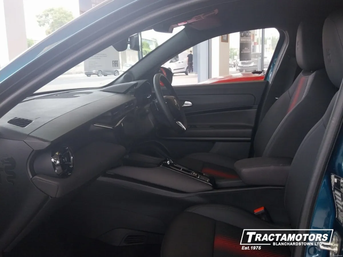 Alfa Romeo Junior IBRIDA TECH PACK PREMIUIM PACK - Image 4