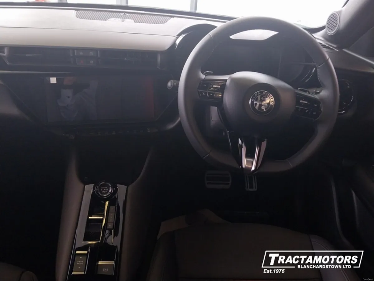 Alfa Romeo Junior IBRIDA TECH PACK PREMIUIM PACK - Image 2