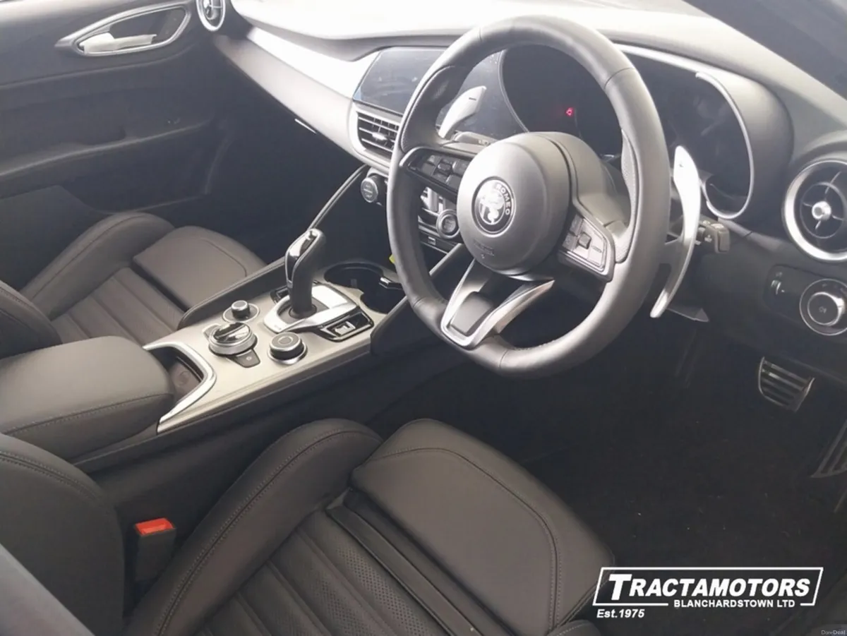 Alfa Romeo Giulia VELOCE 2.0 RWD - Image 4