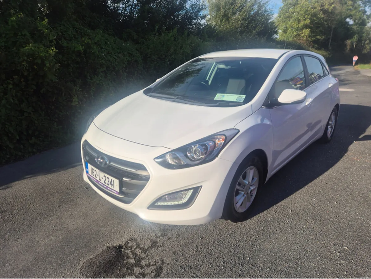 Hyundai i30 SE NAV BLUE DRIVE 110 5DR 110PS - Image 1