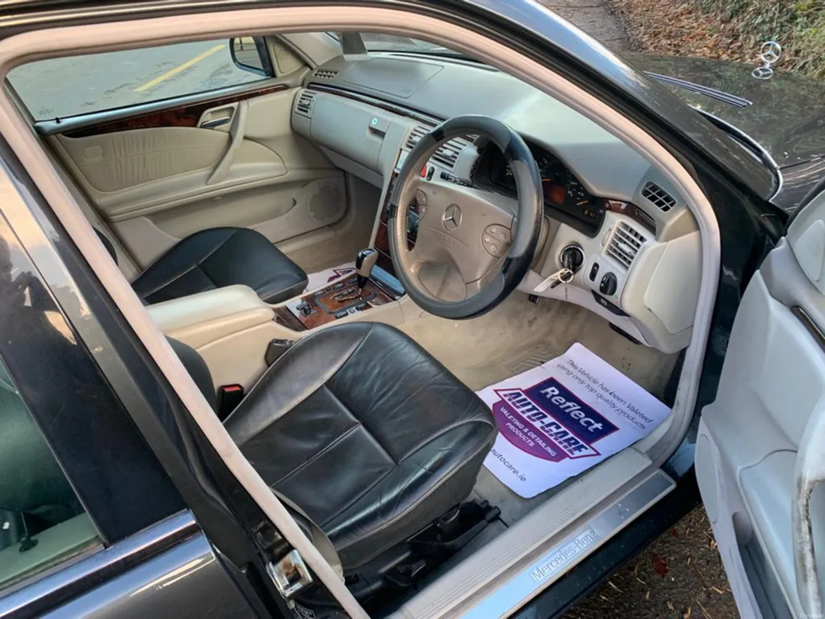 Mercedes-Benz E-Class E 200 KOMPRESSOR 4DR AUTO - Image 5