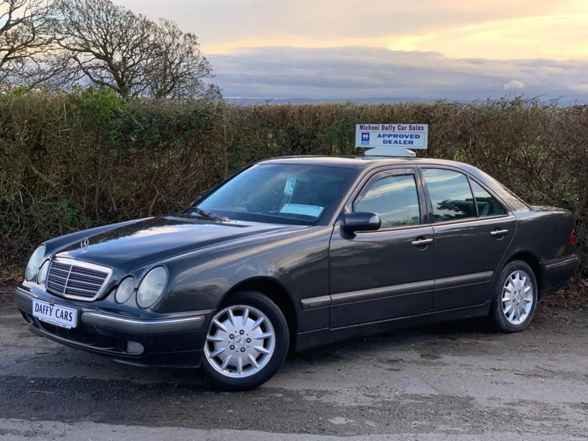 Mercedes-Benz E-Class E 200 KOMPRESSOR 4DR AUTO - Image 1