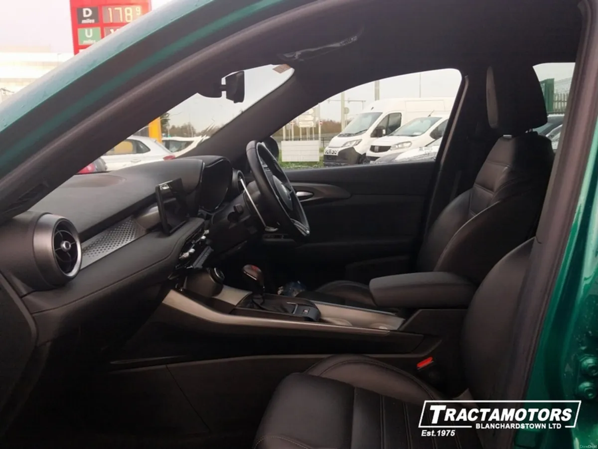 Alfa Romeo Tonale VELOCE 1.3 280 PHEV Q4 EAWD 5DR - Image 4