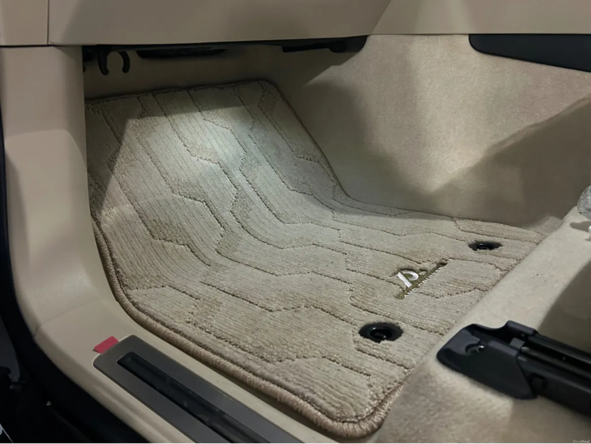 Toyota Land Cruiser 3.3D4D LC300 LANDCRUISER AMAZO - Image 3