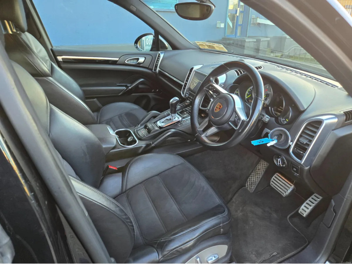 Porsche Cayenne PLATFORM ED S EHYB TIP A R69 STUNN - Image 4