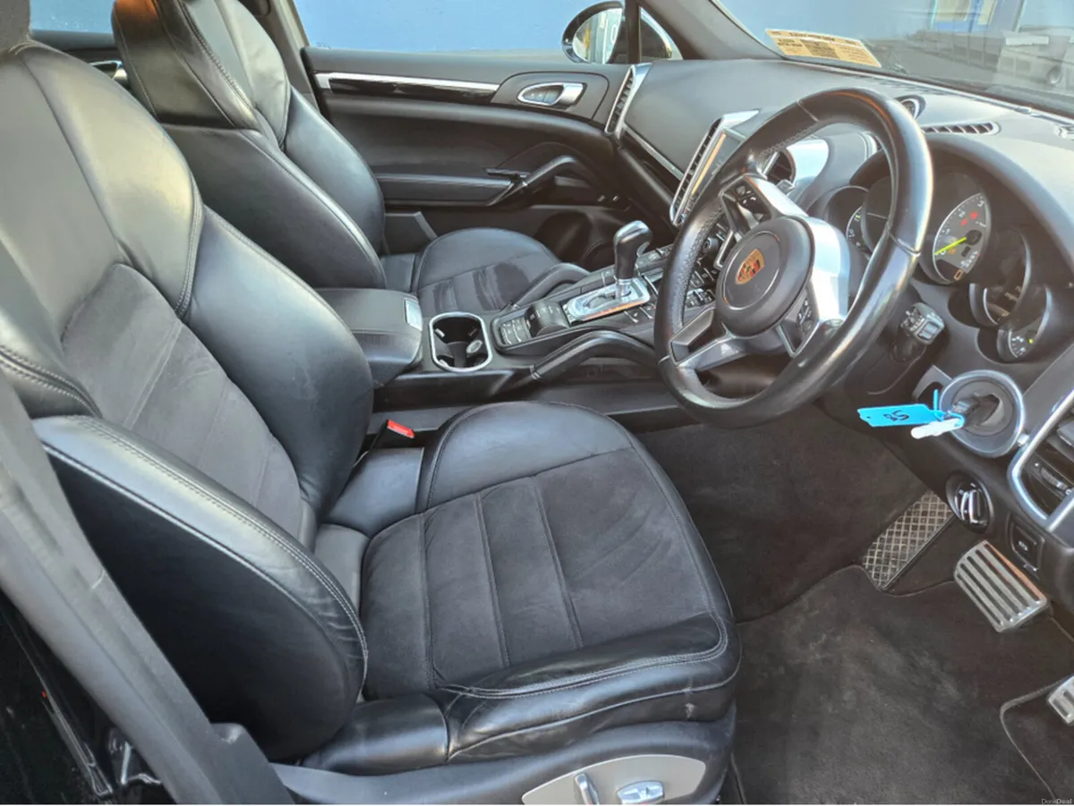 Porsche Cayenne PLATFORM ED S EHYB TIP A R69 STUNN - Image 5