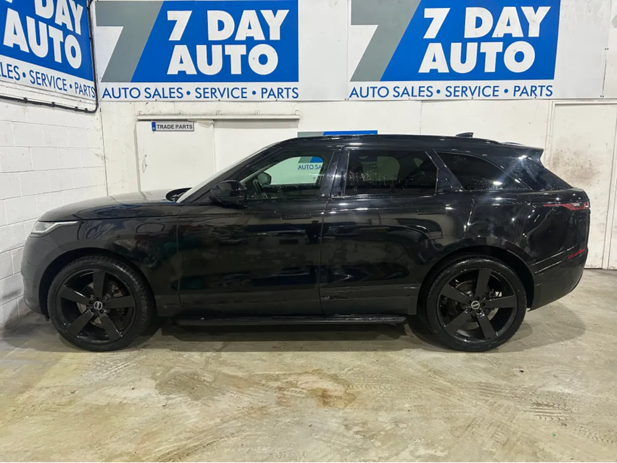 Land Rover Range Rover Velar New Model 2.0 D  AUTO - Image 4