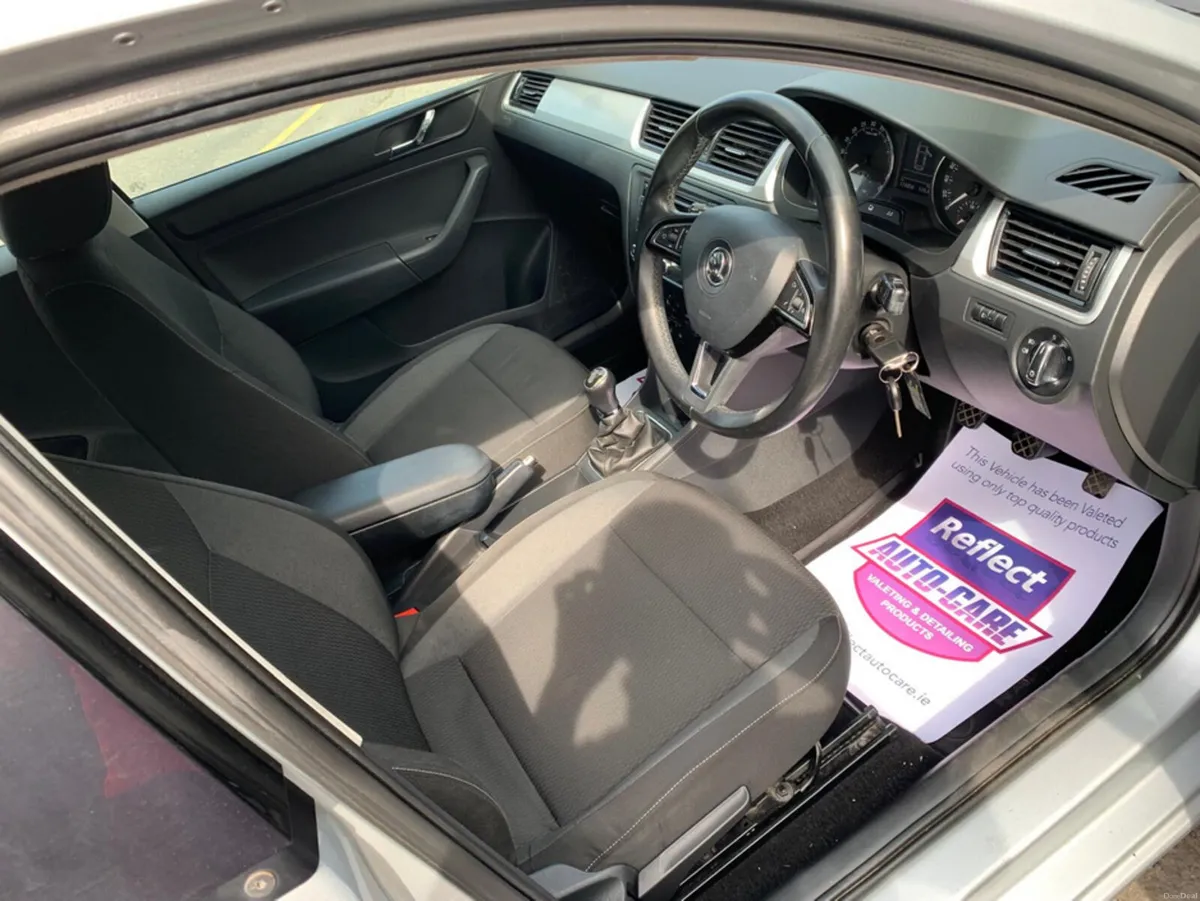 Skoda Rapid SPORTBACK AMBITION 1.6 TDI 90HP 4DR - Image 5