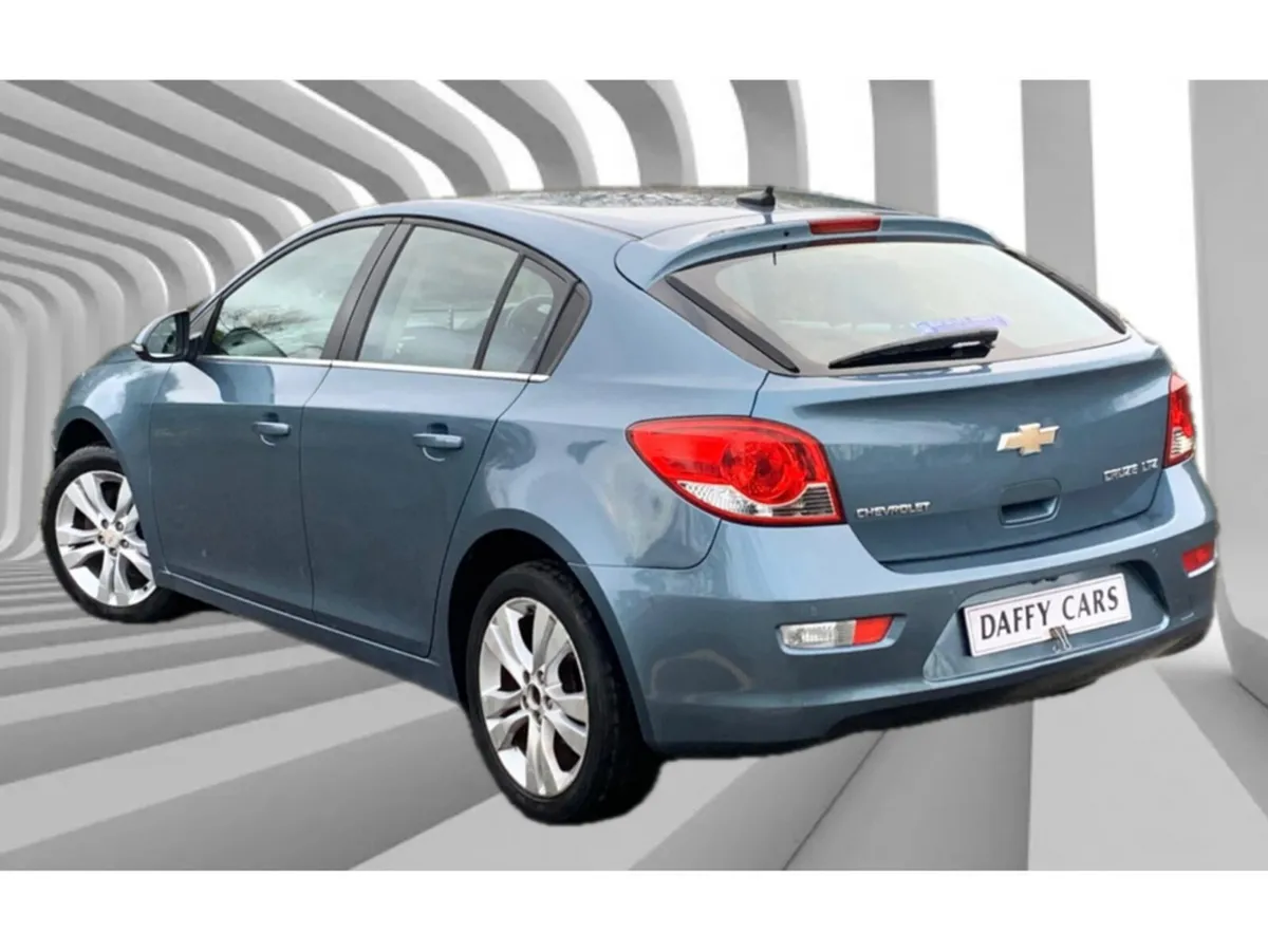Chevrolet Cruze 1.8 LTZ NAV 5DR AUTO - Image 3