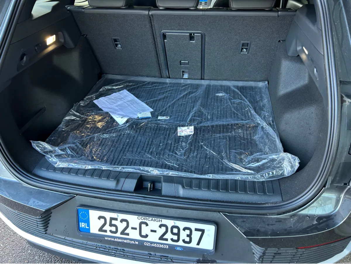 Ford Explorer SELECT 77KWH EXTENDED - Image 2