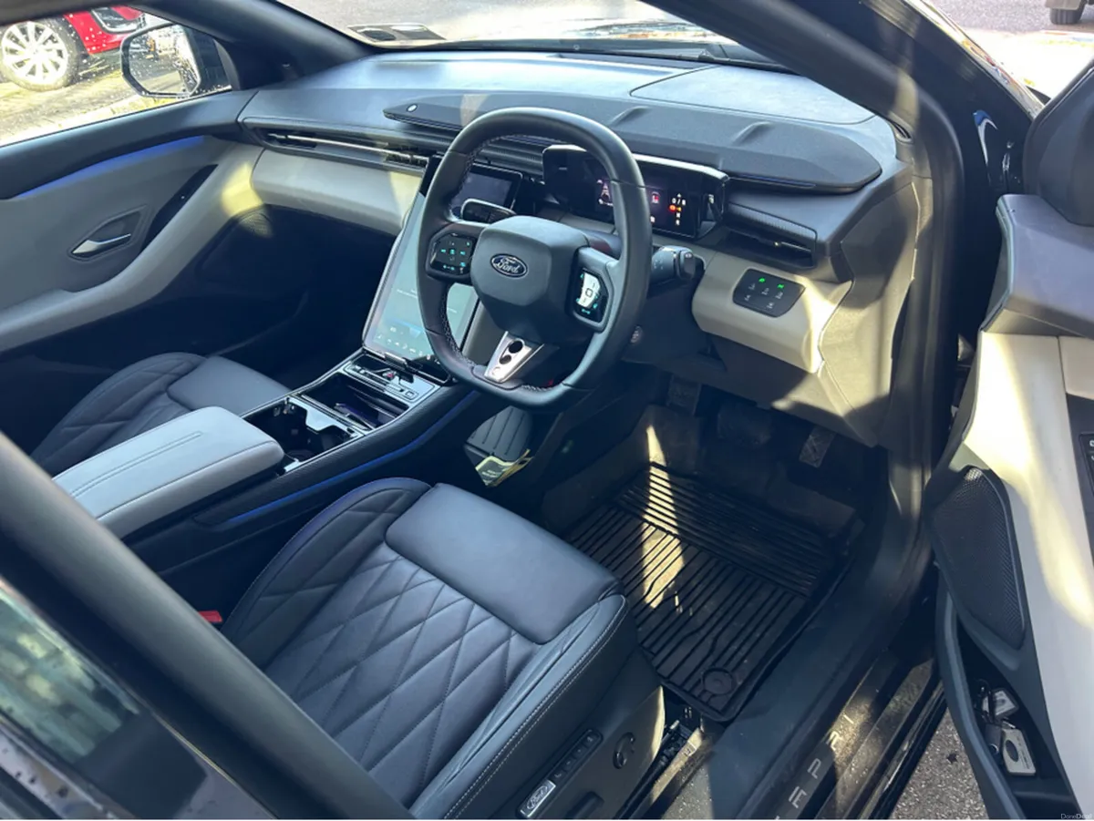 Ford Capri PREMIUM EXTENDED RANGE - Image 2