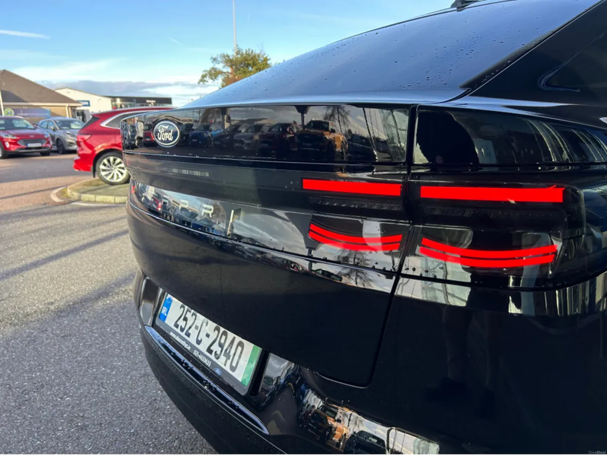 Ford Capri PREMIUM EXTENDED RANGE - Image 3