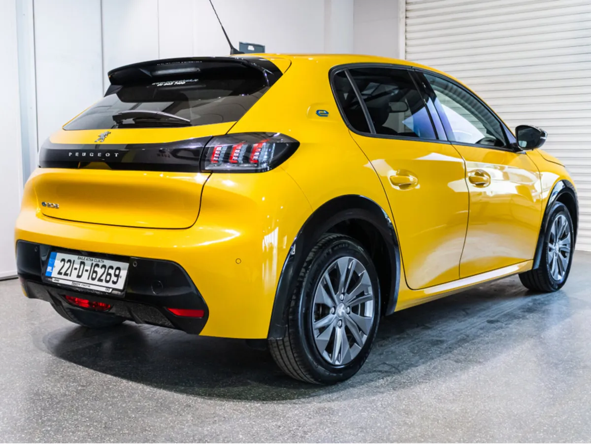 Peugeot 208 ALLURE PACK 136BHP 50 KWH 4DR - Image 4