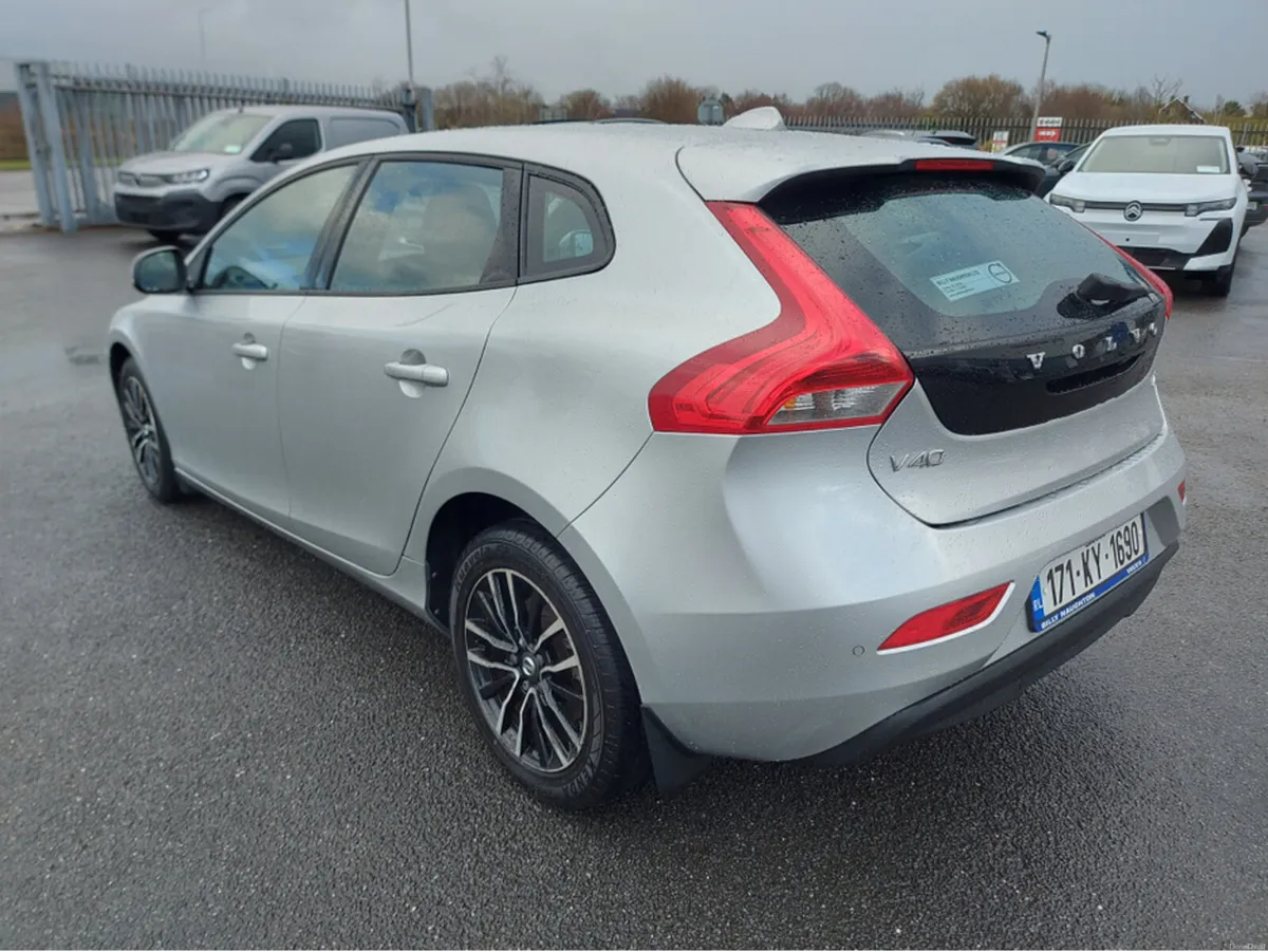 Volvo V40 D2 MOMENTUM ED 5DR - Image 6