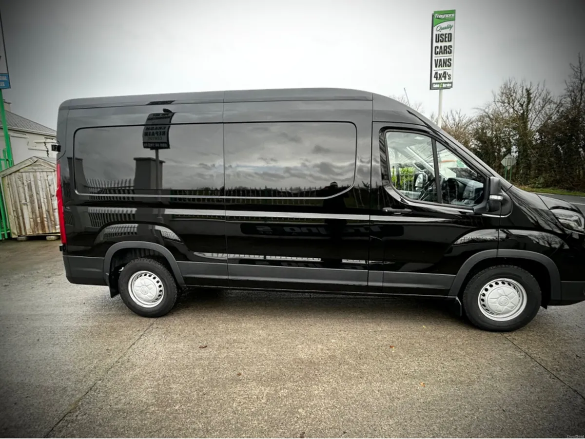 Maxus DELIVER 9 FWD IN BLACK METALLIC - Image 4