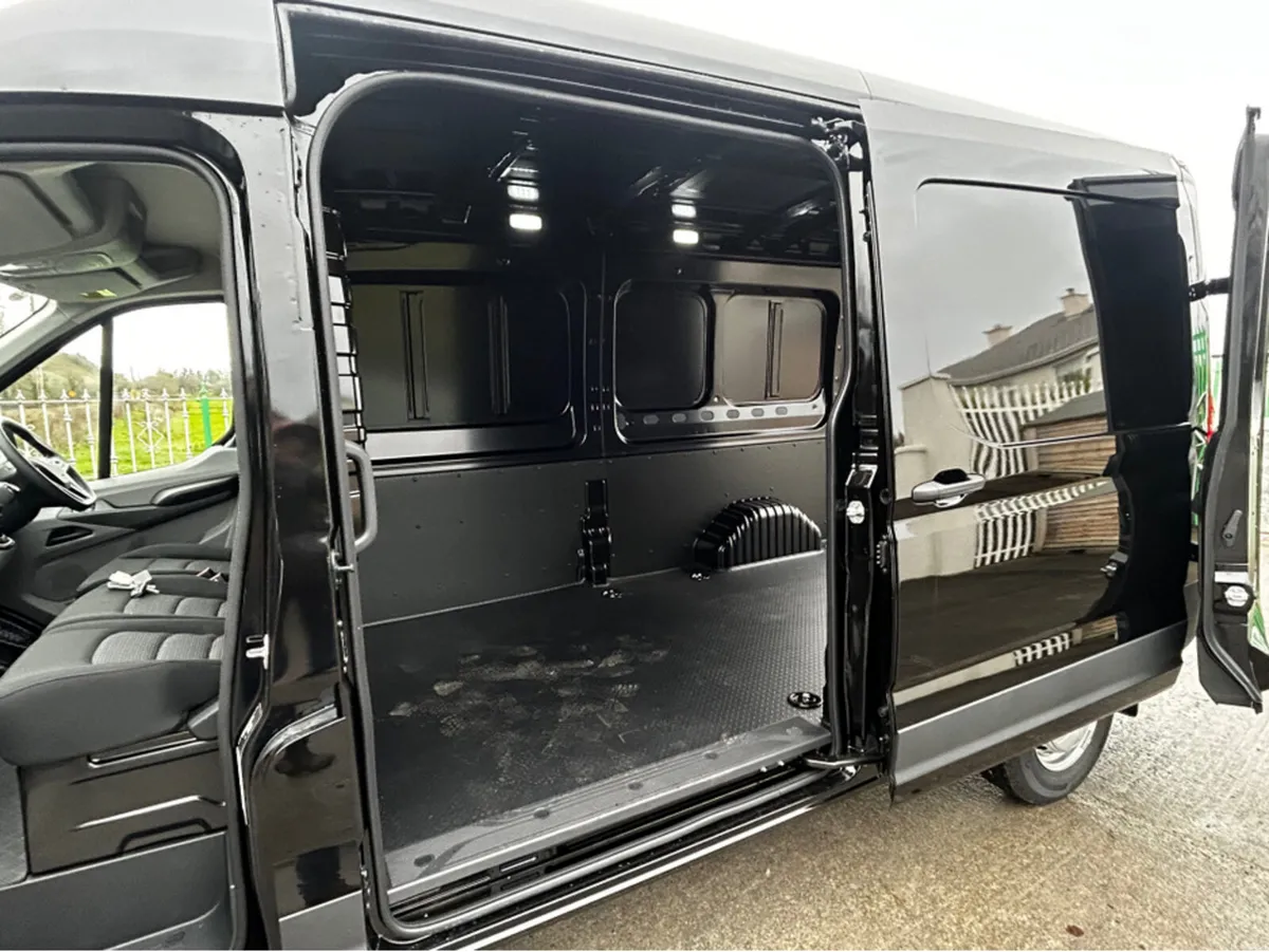 Maxus Other FWD IN BLACK METALLIC - Image 6