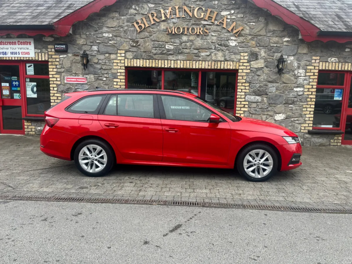 Skoda Octavia ESTATE    AMBITION 2.0 TDI - Image 2