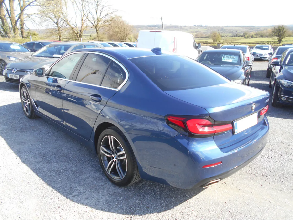 BMW 5-Series 520D SE AUTO (PRIVACY GLASS+CAMERA+BL - Image 3