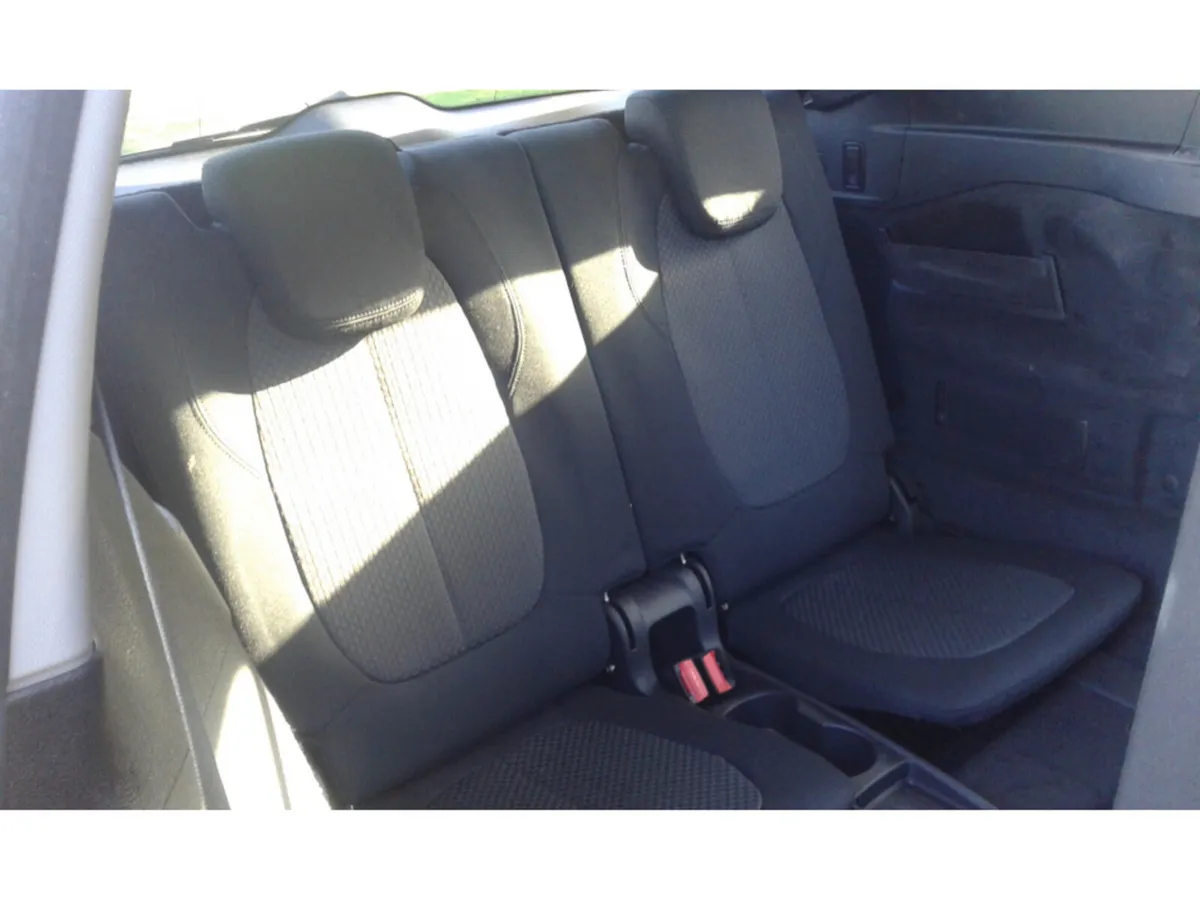 BMW 2-Series SE AUTO - Image 2