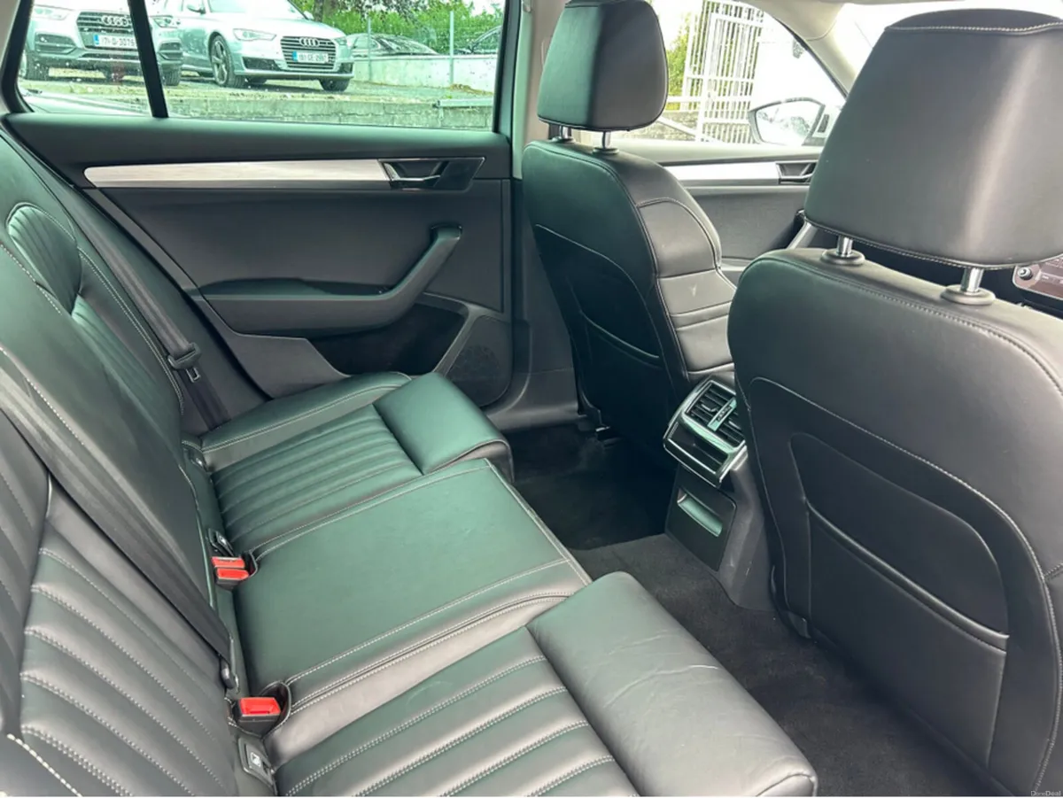 Skoda Superb SE TECH IV PHEV (BLACK LEATHER) - Image 6