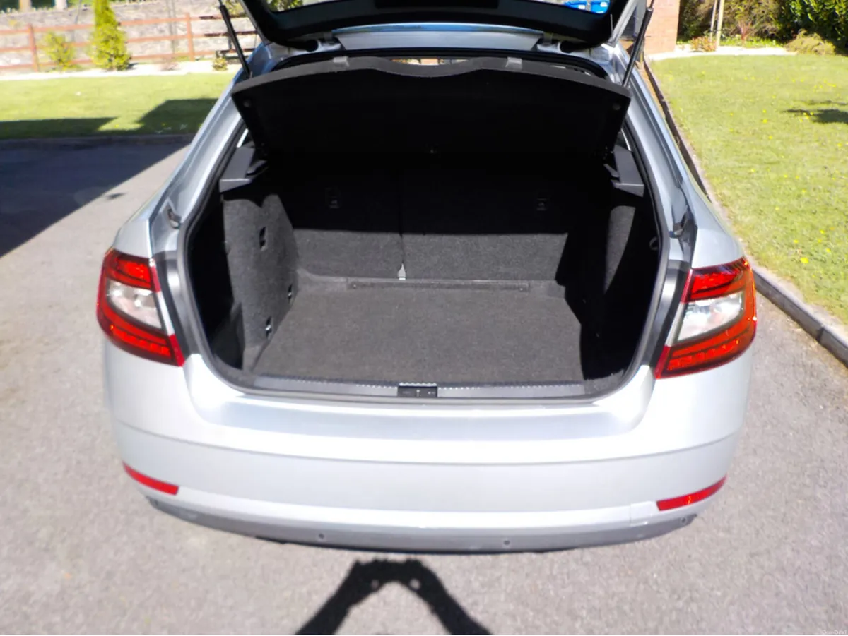 Skoda Octavia Ambition DSG        1.6 TDi. .115 Bh - Image 6