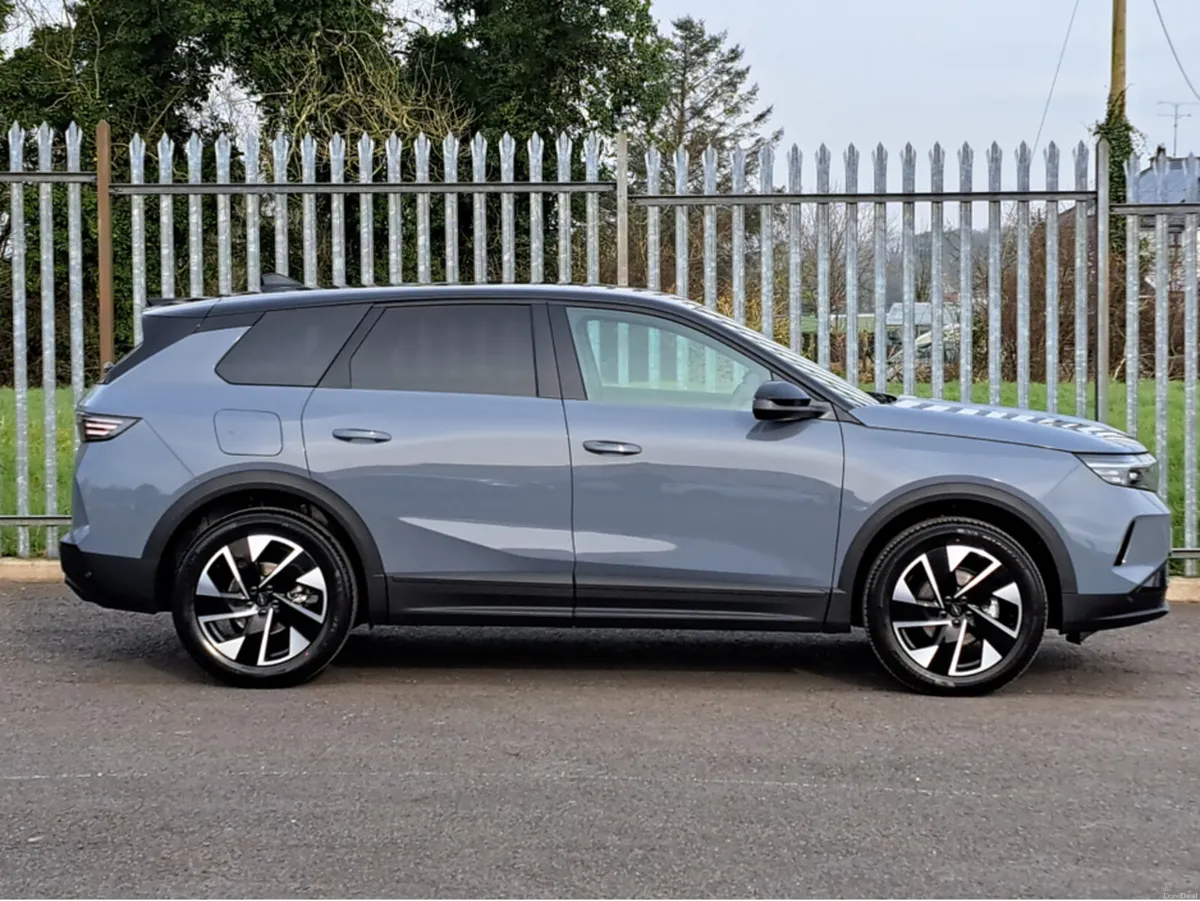 Opel Grandland GS 136HP HYBRID *LEATHER PACK* - Image 3