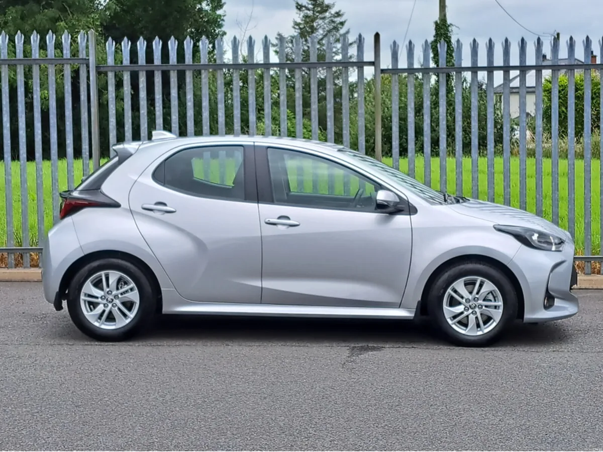 Toyota Yaris LUNA 1.5 HYBRID 115BHP AUTOMATIC **RE - Image 2