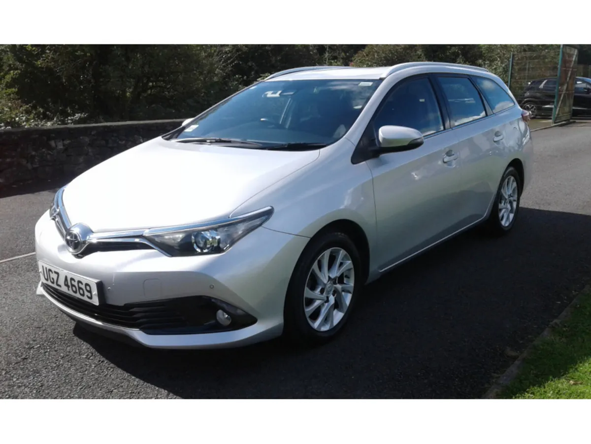 Toyota Auris BUSINESS EDITION TSS D D-4D TOURING S - Image 3