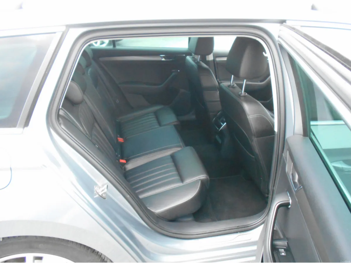 Skoda Superb SE L TDI S-A DSG (BLACK LEATHER) - Image 6