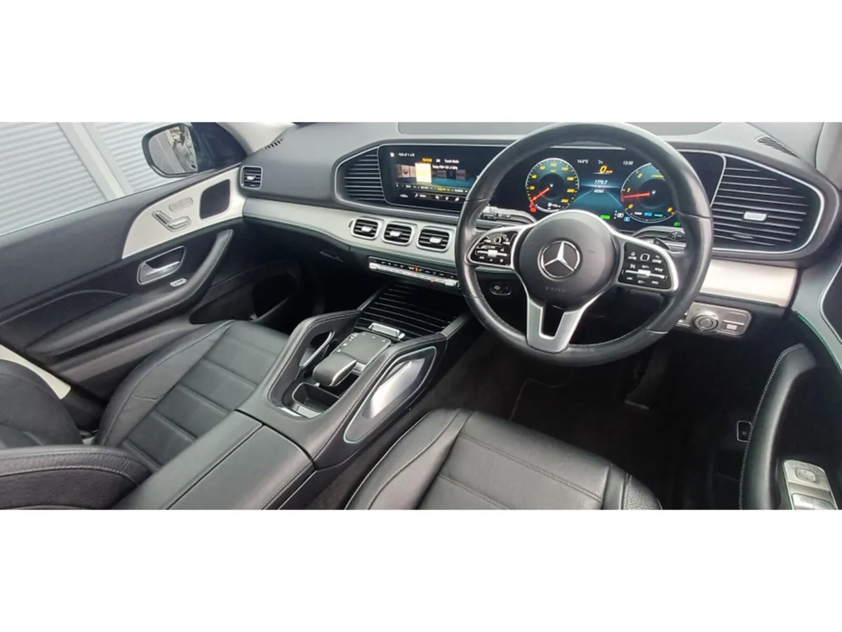 Mercedes-Benz GLE 300d AMG 4MATIC 7 Seater **Pan S - Image 4