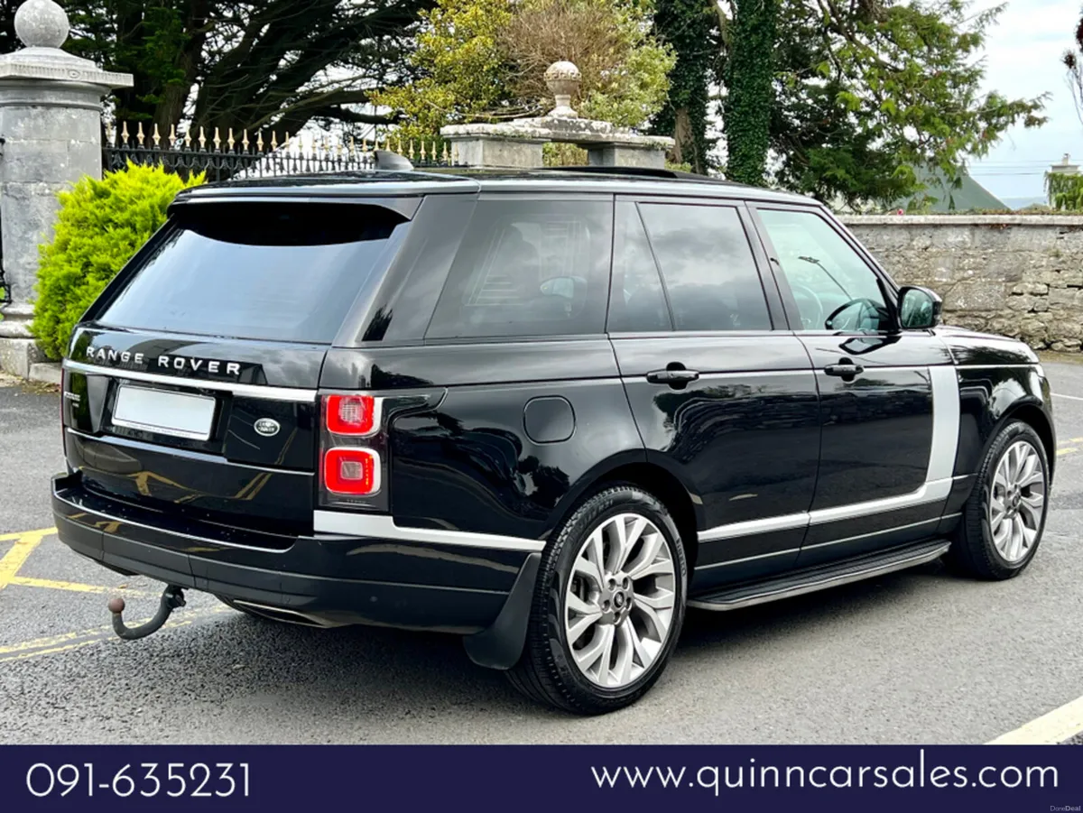 Land Rover Range Rover P400e VOGUE 404 BHP AUTO==H - Image 3